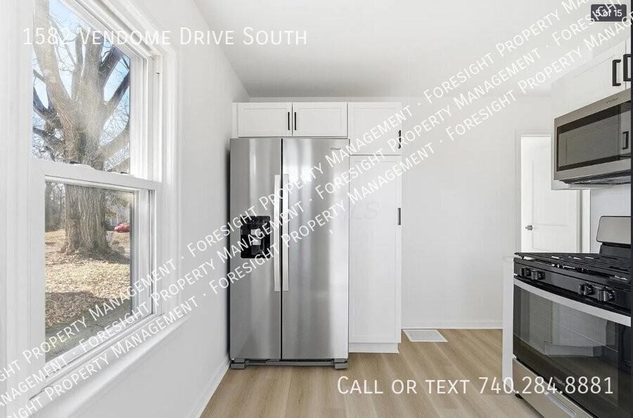 1582 Vendome Dr S - Photo 6 of 9