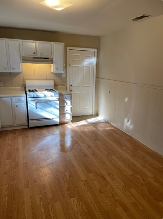 1113 Tower St - Photo 2 of 12