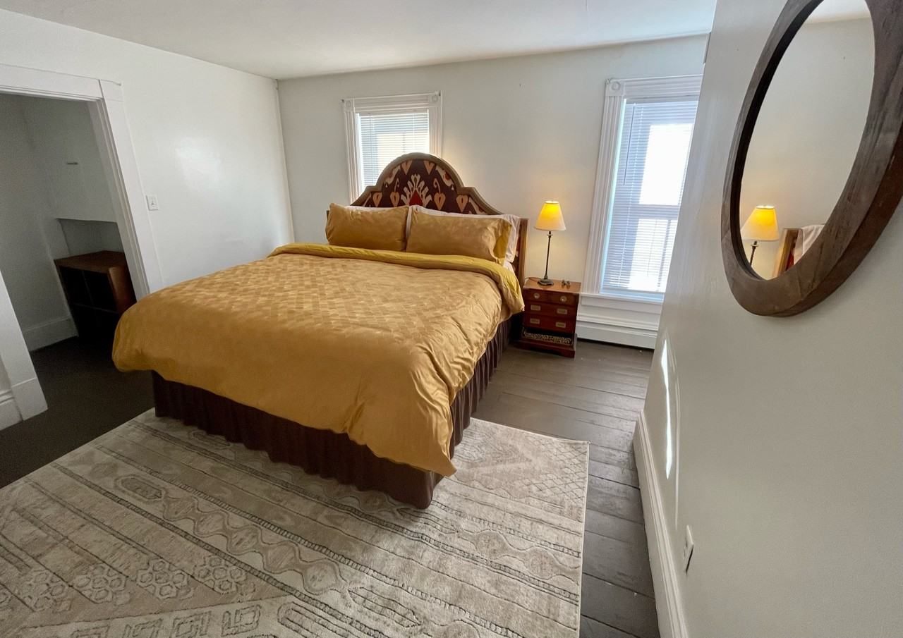49 Warren St #B - Photo 3 of 34