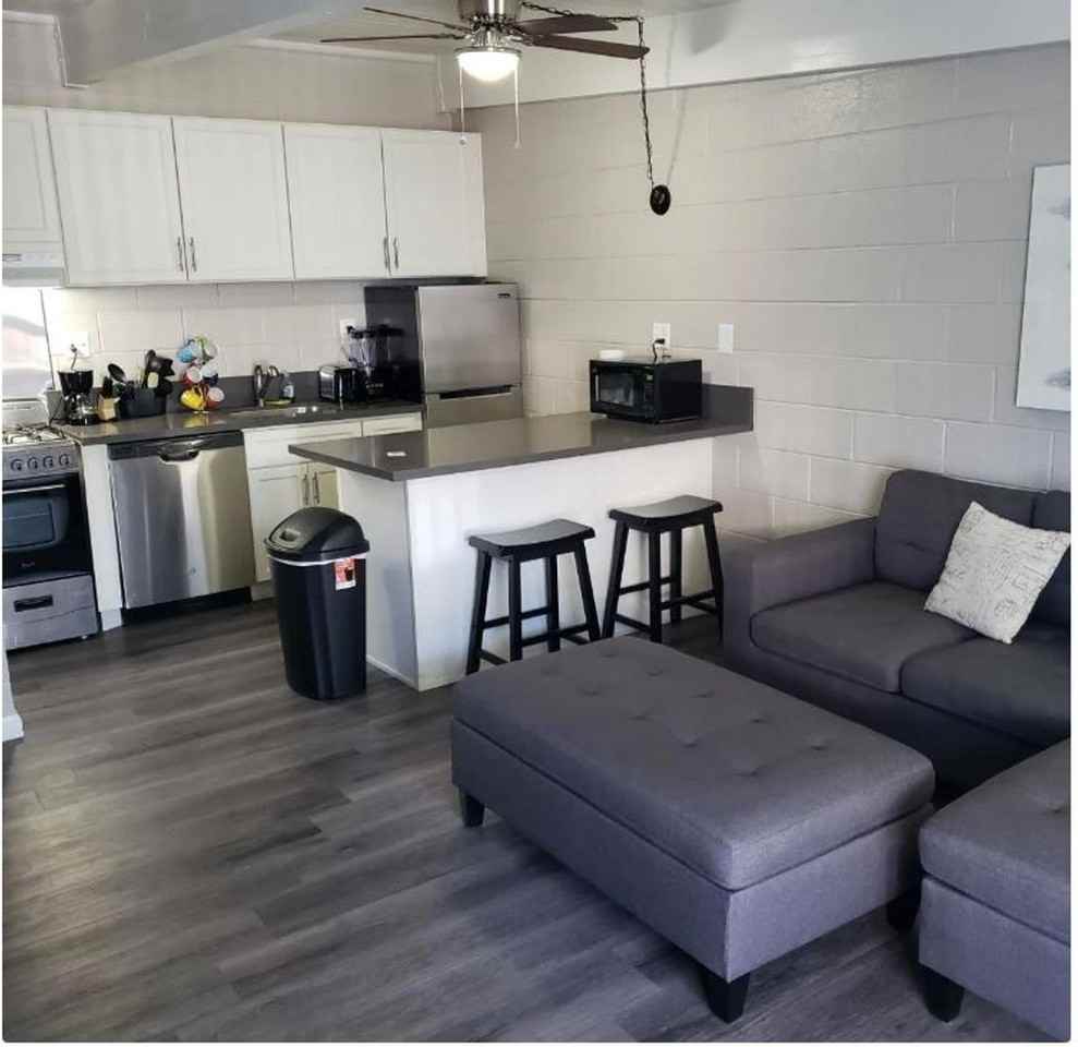 The Diplomat Apartments - Photo 7 of 9