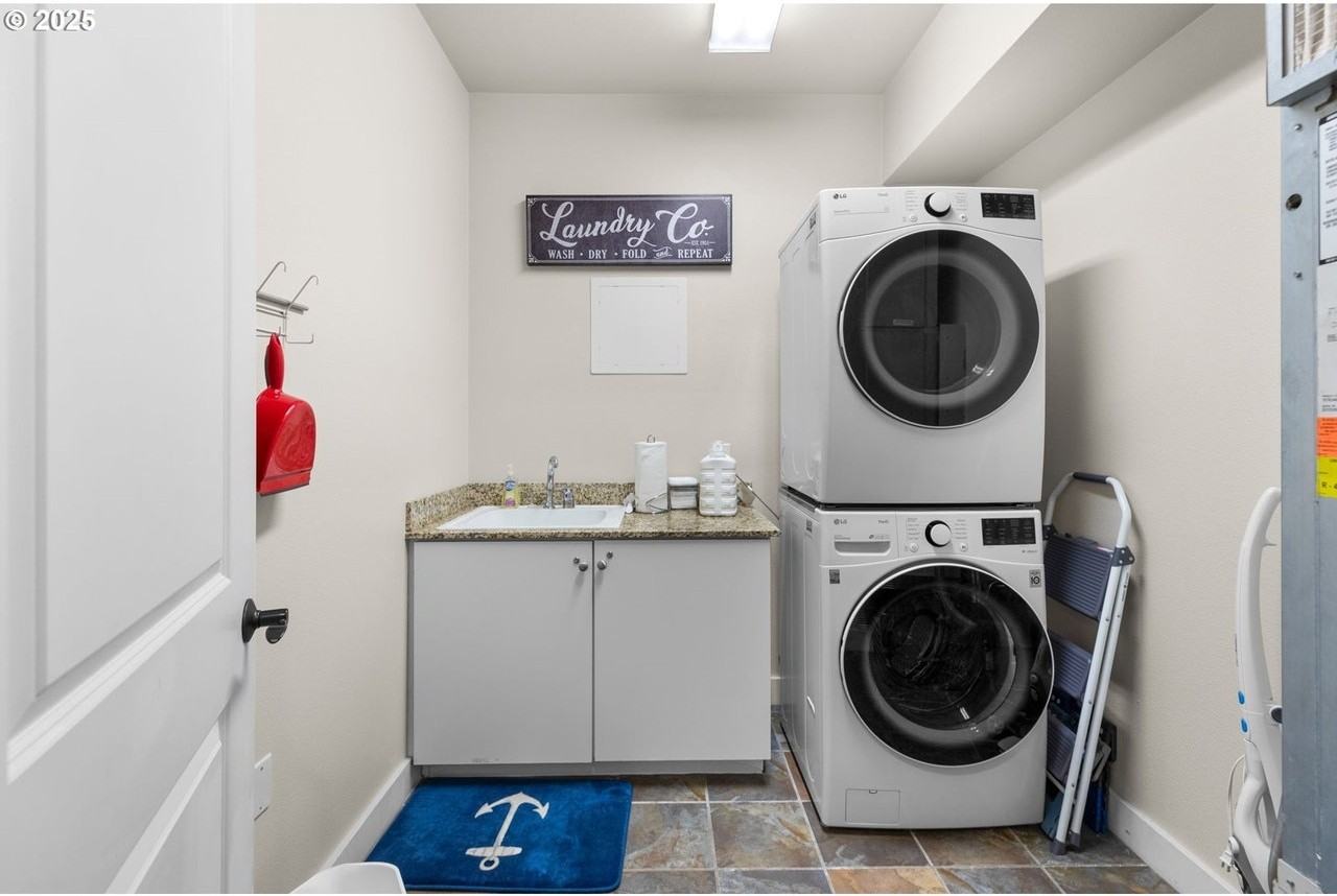 1000 North Holladay Drive, Unit 1000 - Photo 3 of 6
