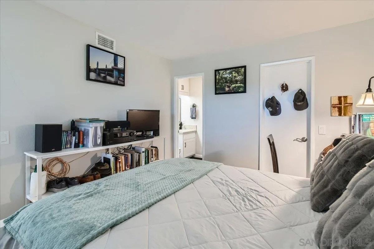 26191 La Real, Unit 26191 - Photo 4 of 6