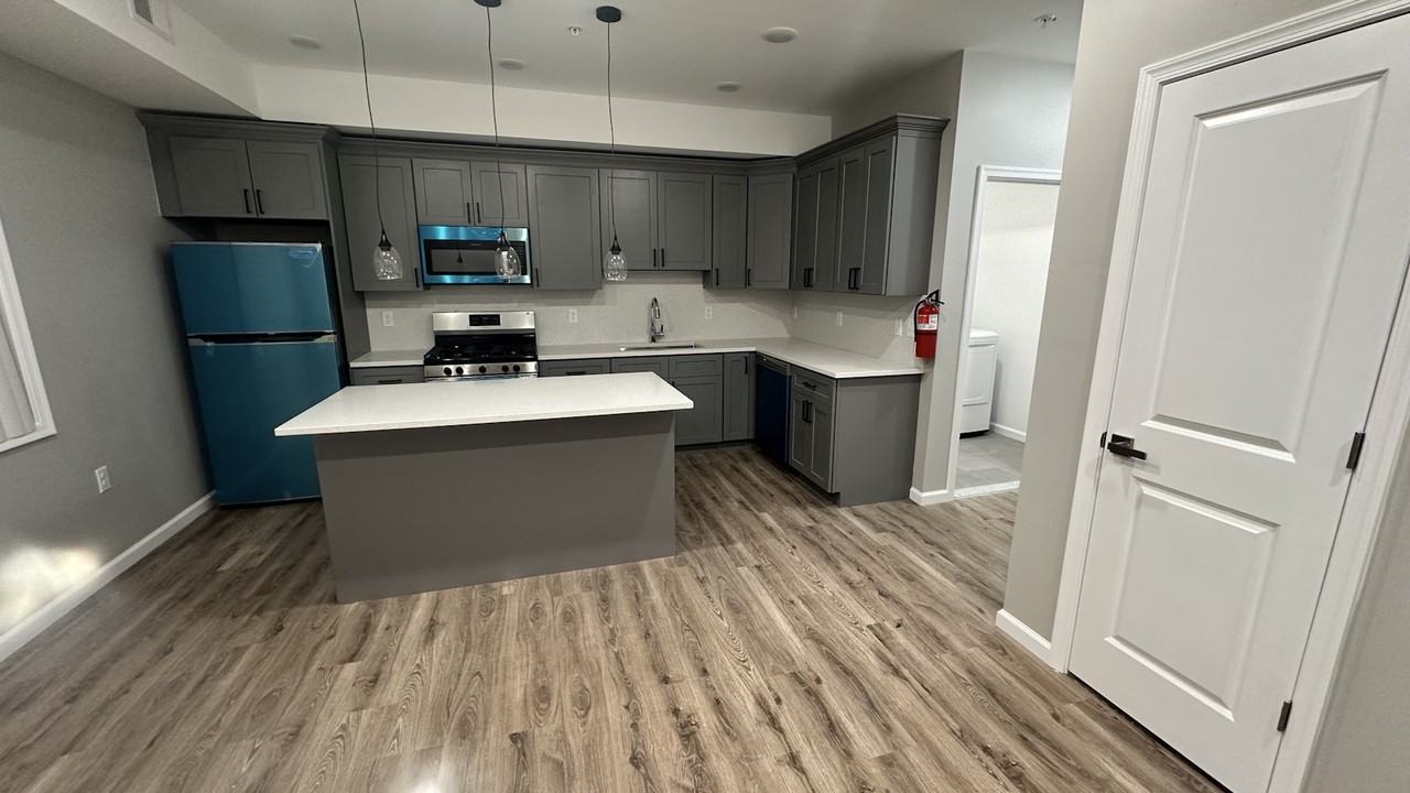 275-277 16th Avenue, Unit 304 - Photo 3 of 7