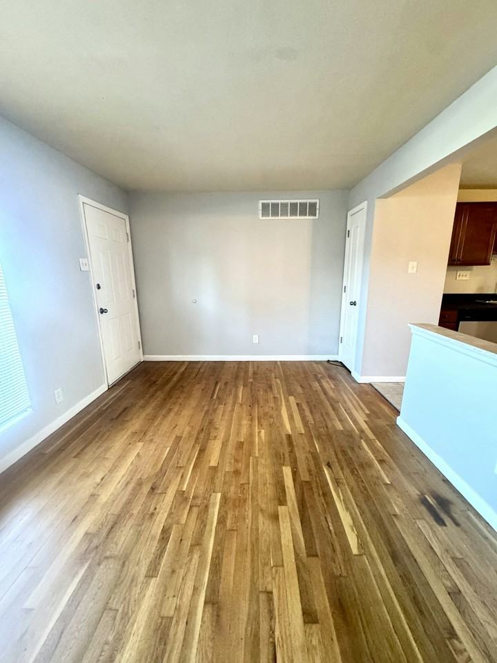 5225 Southwest Avenue, Unit 105 - Photo 2 of 22