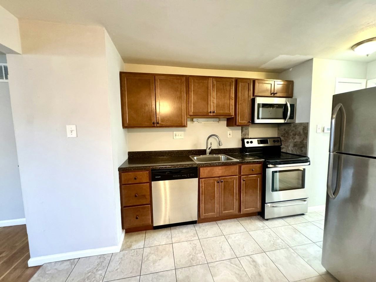 5225 Southwest Avenue, Unit 105 - Photo 3 of 22