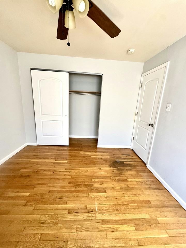 5225 Southwest Avenue, Unit 105 - Photo 4 of 22