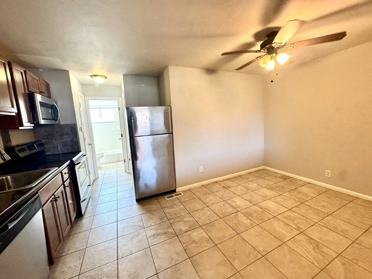 5225 Southwest Avenue, Unit 105 - Photo 7 of 22