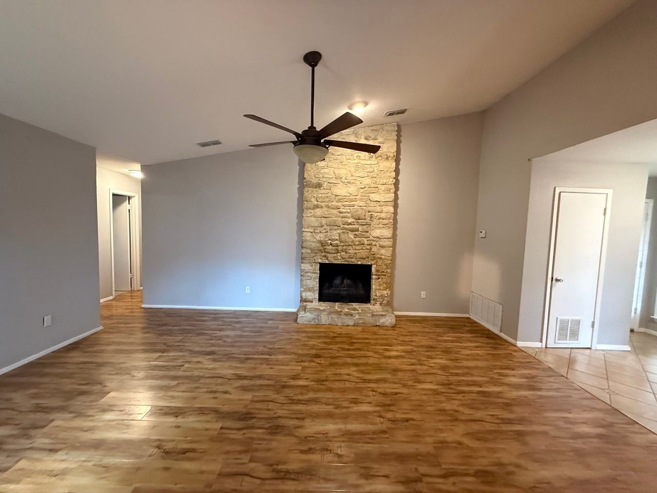 2811 Crownspoint Dr #1 - Photo 2 of 25