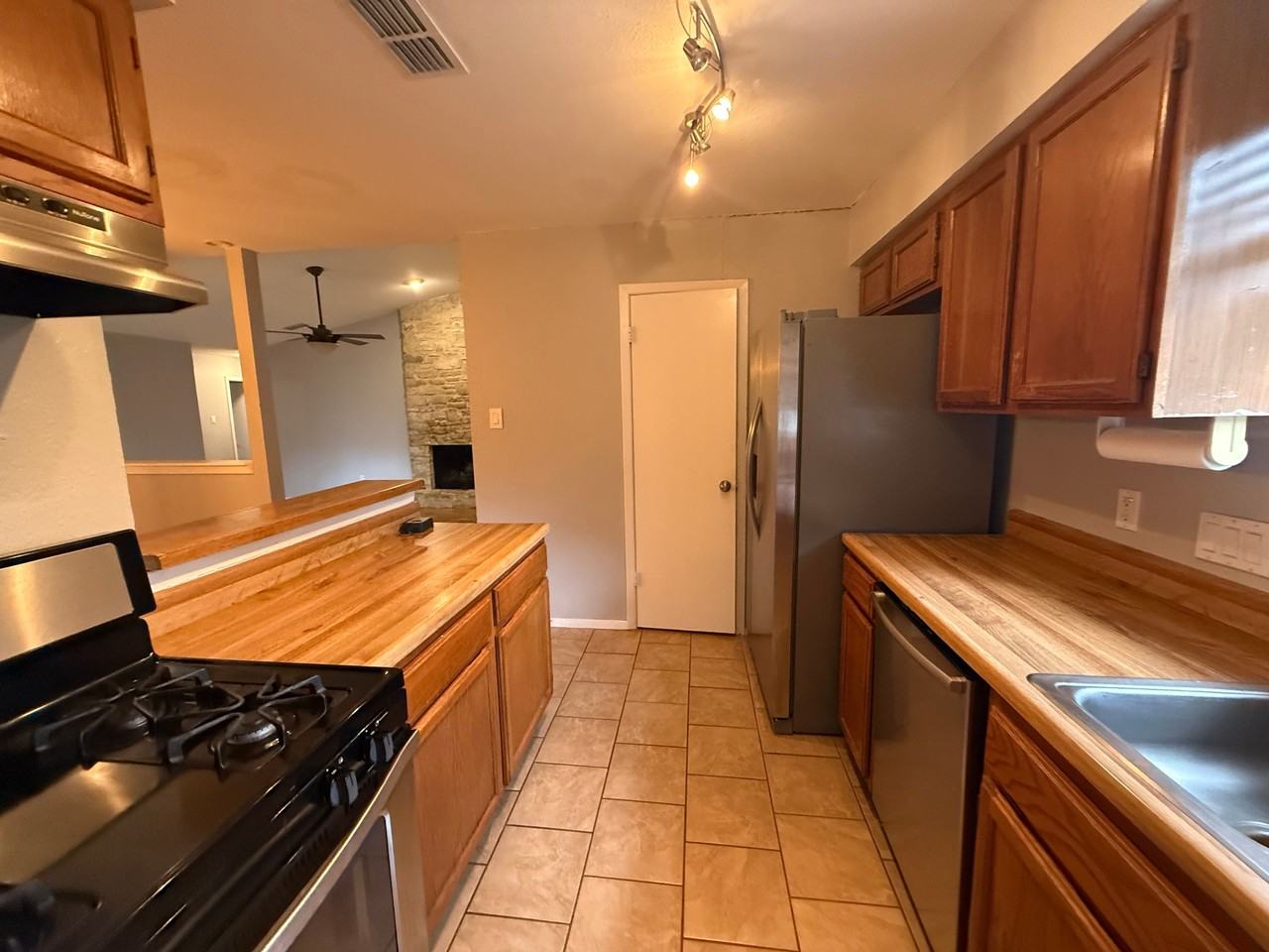 2811 Crownspoint Dr #1 - Photo 3 of 25