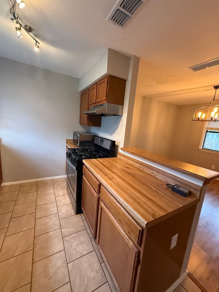 2811 Crownspoint Dr #1 - Photo 4 of 25