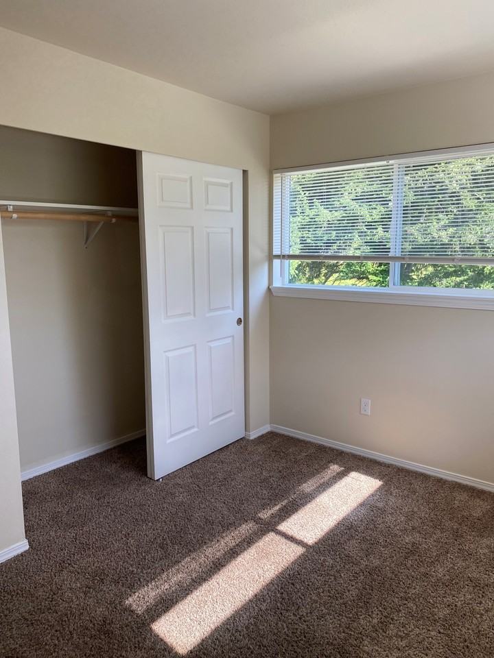 N Oak Harbor Rd - Photo 3 of 12