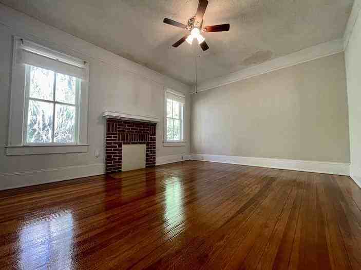 824 Northeast 3rd Avenue - Photo 3 of 9