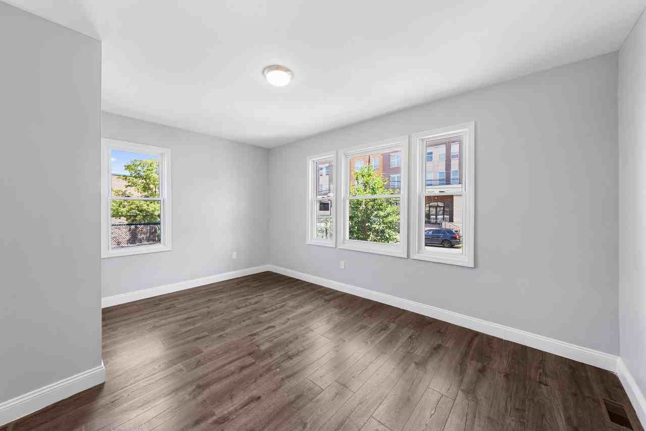 714-716 Pennsylvania Avenue - Photo 2 of 26