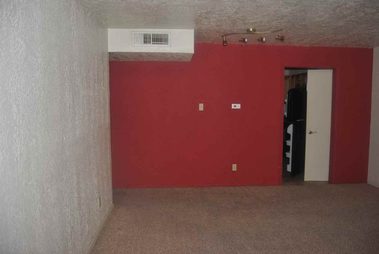 NORTH STANTON ST (4433) - Photo 2 of 24