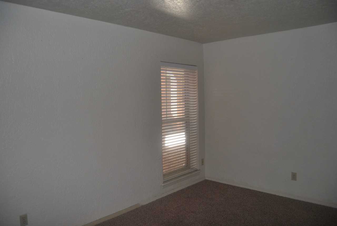 NORTH STANTON ST (4433) - Photo 4 of 24