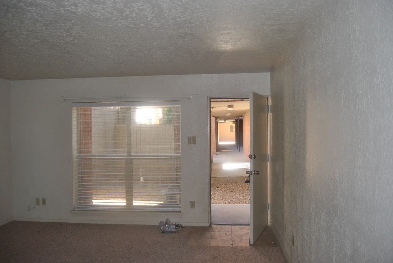 NORTH STANTON ST (4433) - Photo 6 of 24