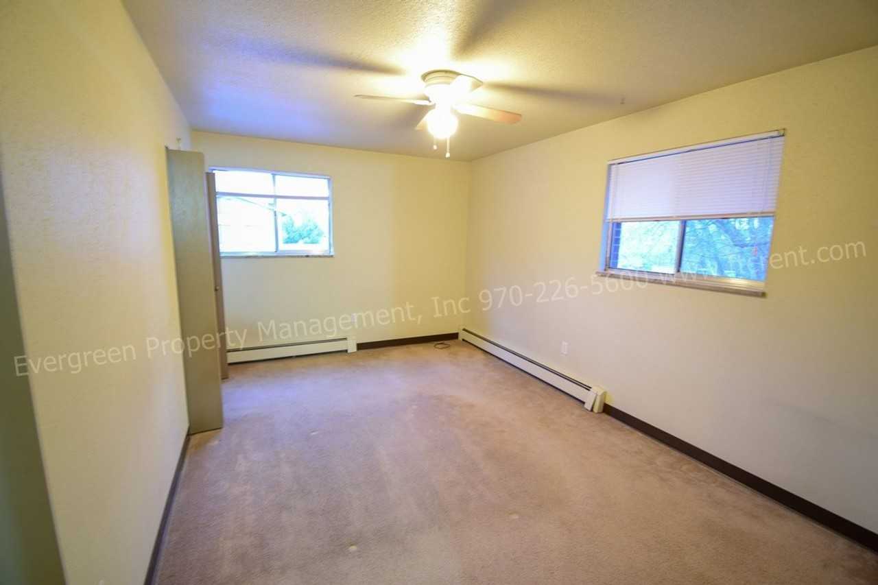 923 James Ct - Photo 2 of 13
