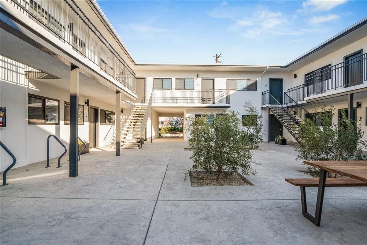 111 North La Cumbre Road - Photo 7 of 9