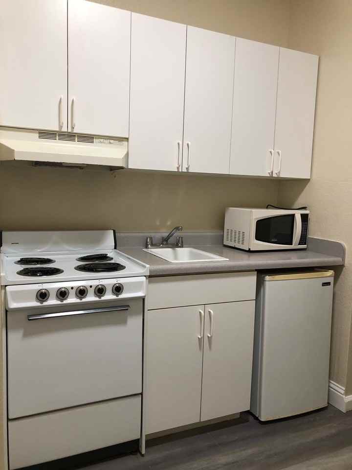 2070 University Avenue - Photo 2 of 29