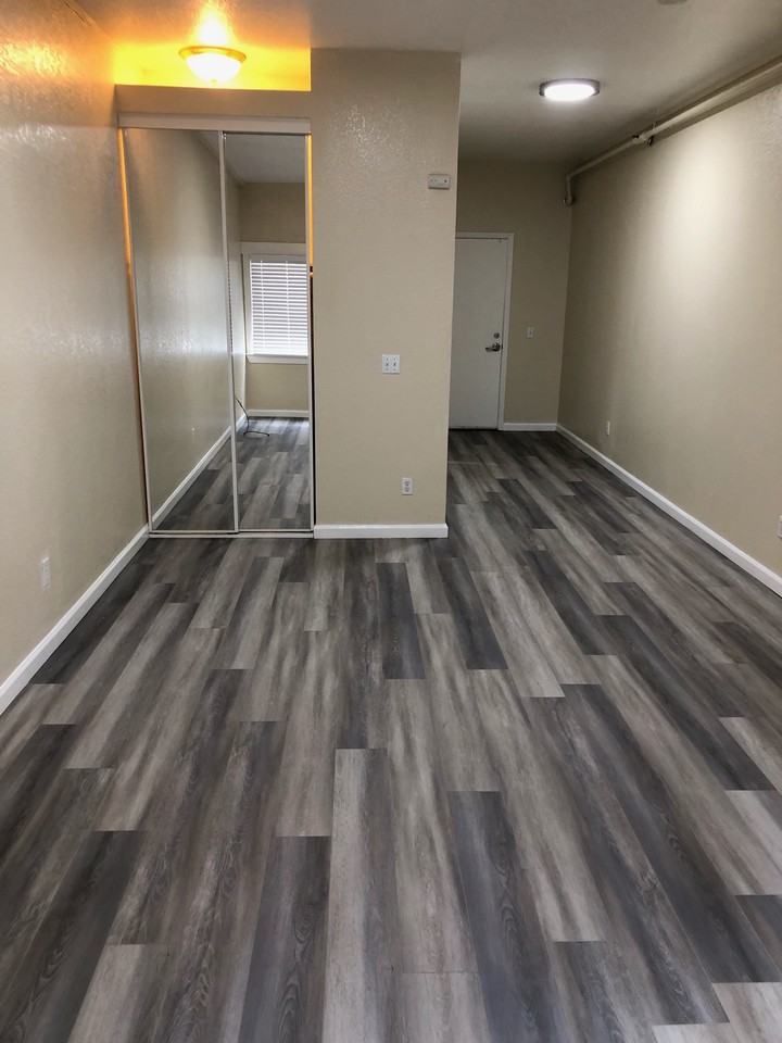 2070 University Avenue - Photo 5 of 29