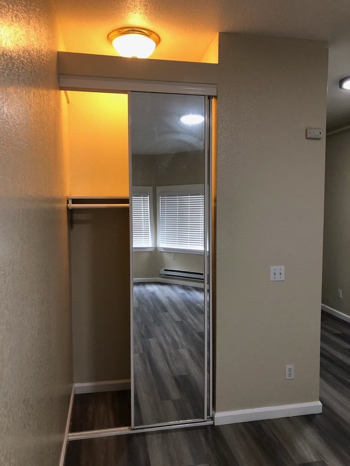 2070 University Avenue - Photo 6 of 29