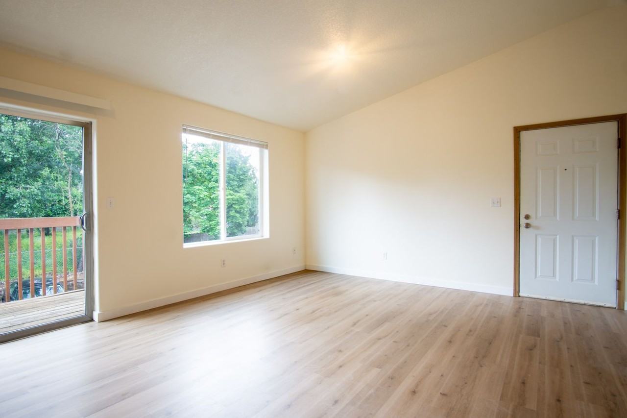 130 Se 105th Ave #H2 - Photo 4 of 14