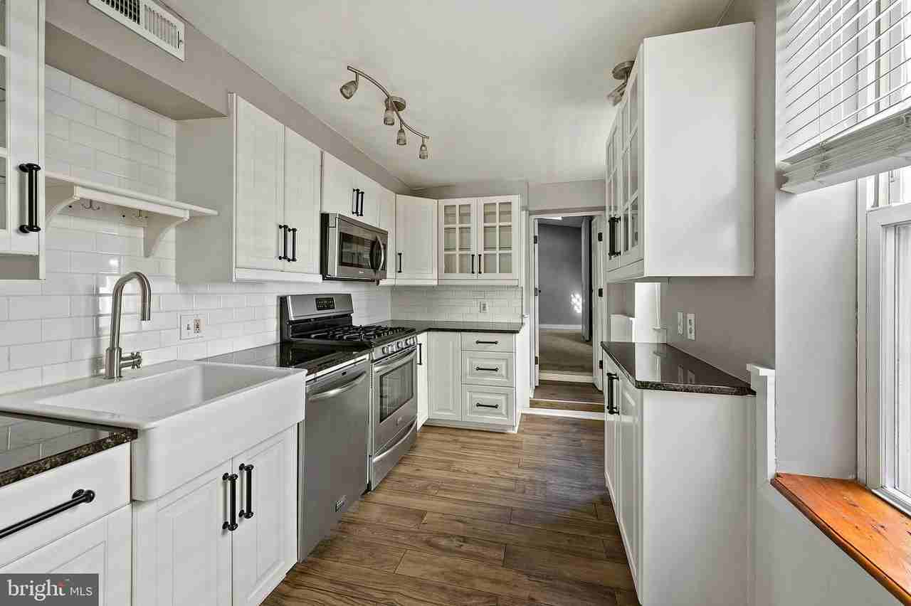 2228 Essex St #1 - Photo 5 of 18