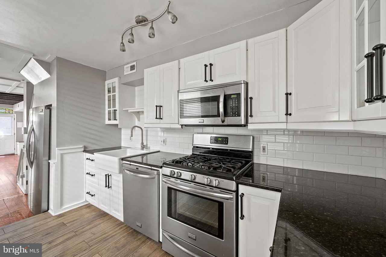 2228 Essex St #1 - Photo 6 of 18