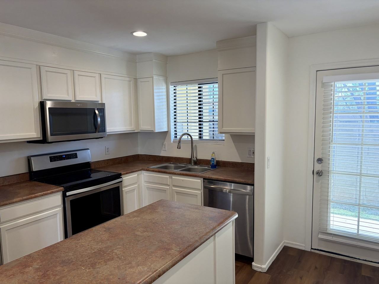 455 S Mesa Dr - Photo 2 of 12