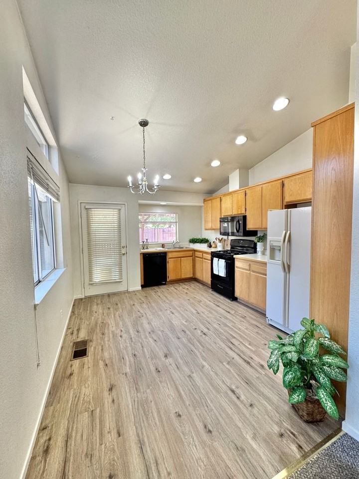 7607 Water View Way - Photo 6 of 21