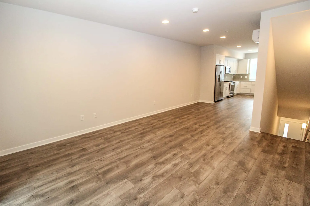 10942 Northeast 189th PlaceUnit G #G - Photo 7 of 23