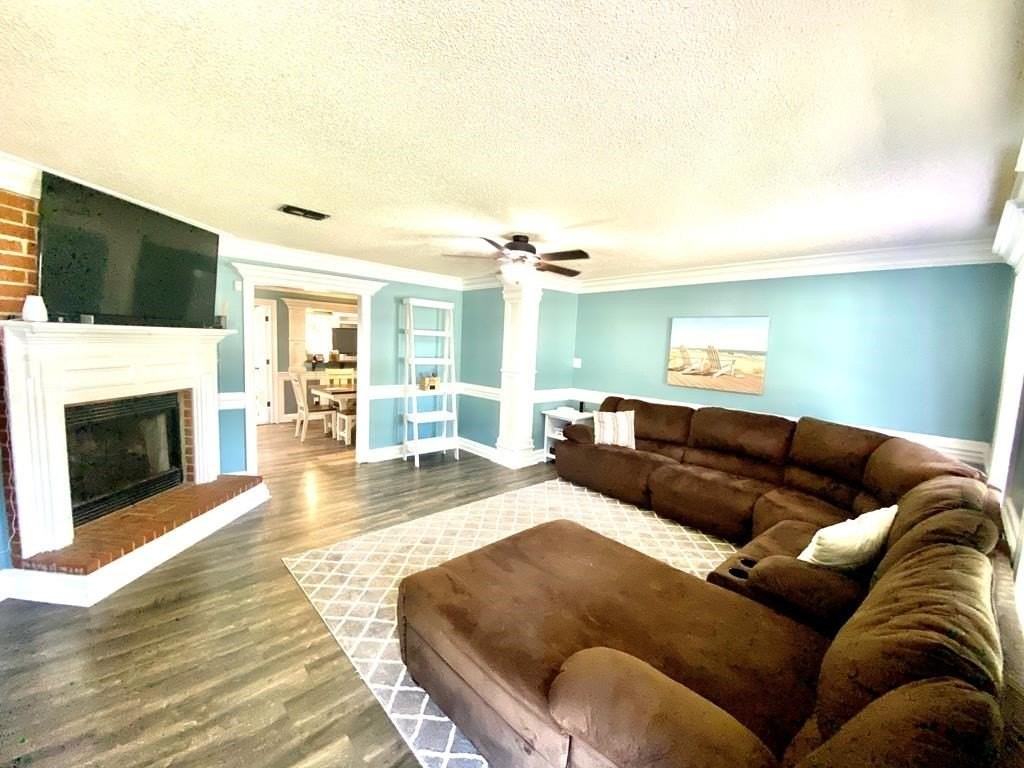 203 Jarrett Dr - Photo 2 of 20