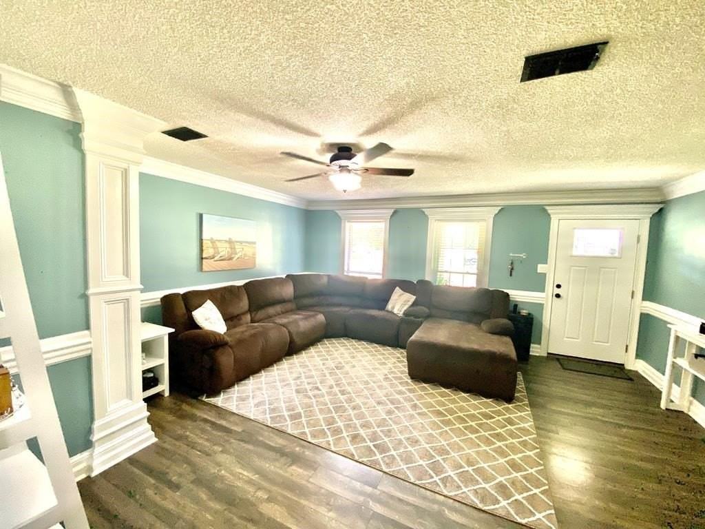 203 Jarrett Dr - Photo 3 of 20