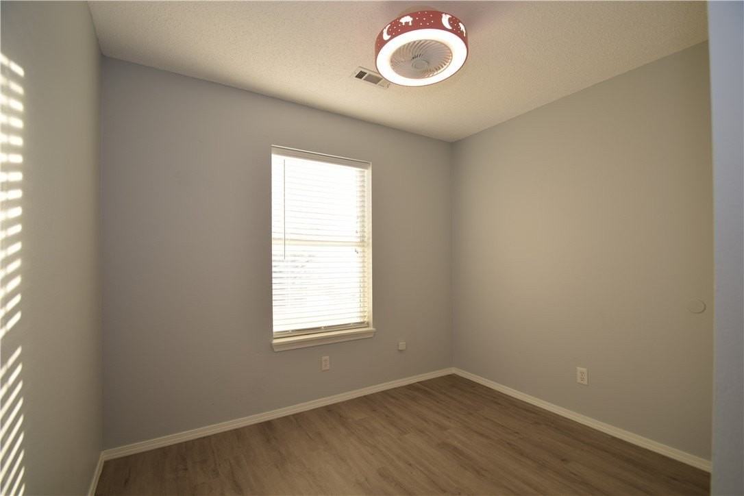 2515 Se 3rd St - Photo 5 of 11