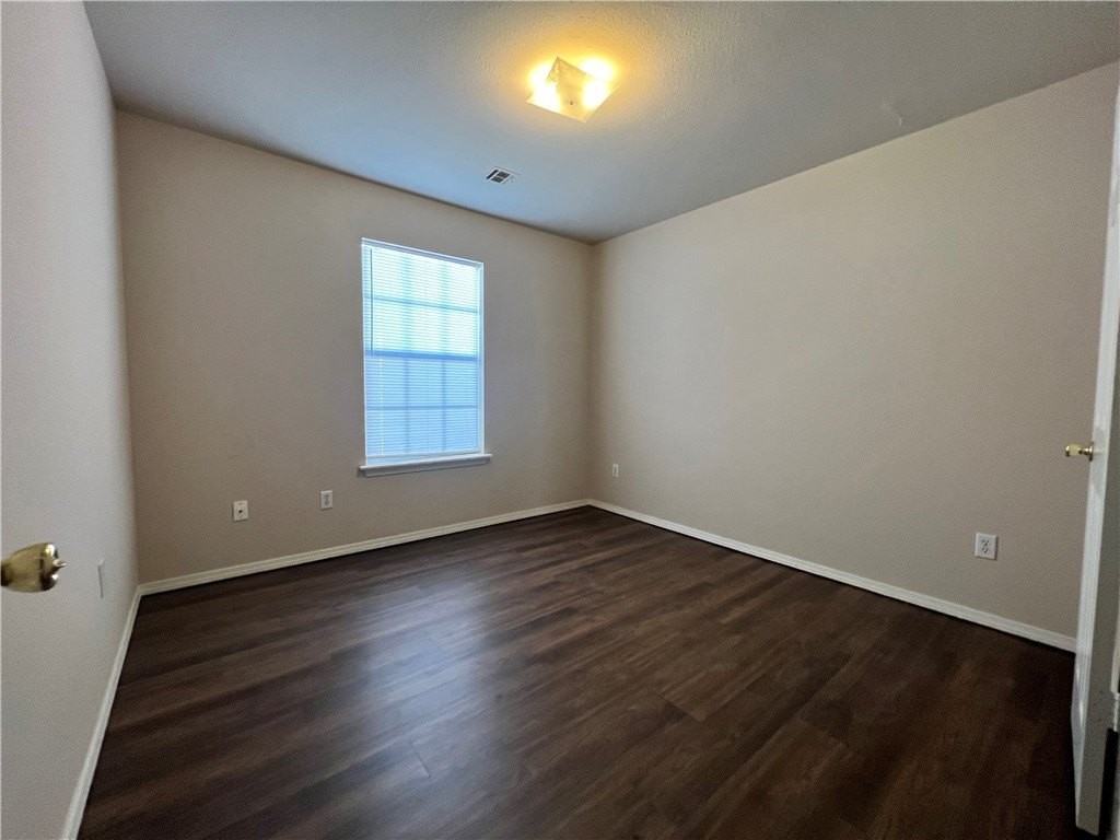 1102 Tunbridge Dr - Photo 7 of 11