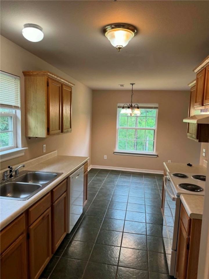 540 Stowers Ave - Photo 3 of 13
