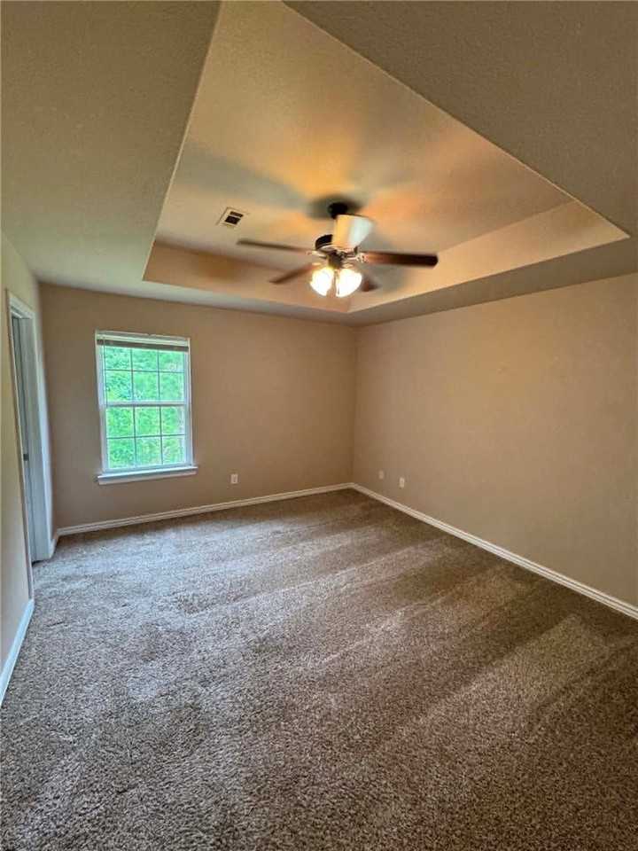540 Stowers Ave - Photo 5 of 13