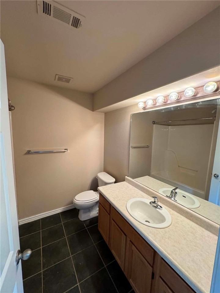 540 Stowers Ave - Photo 7 of 13
