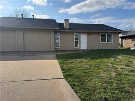 featured image of 1800 S 14th Pl
