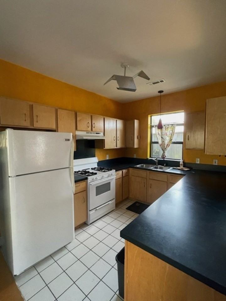 484 S Mashburn Ave - Photo 5 of 11
