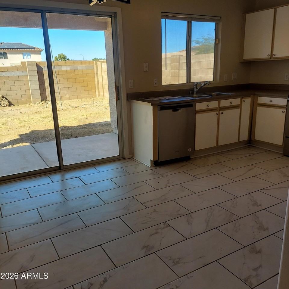 11922 N Olive St - Photo 5 of 9