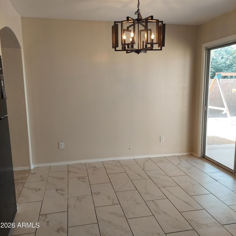 11922 N Olive St - Photo 6 of 9