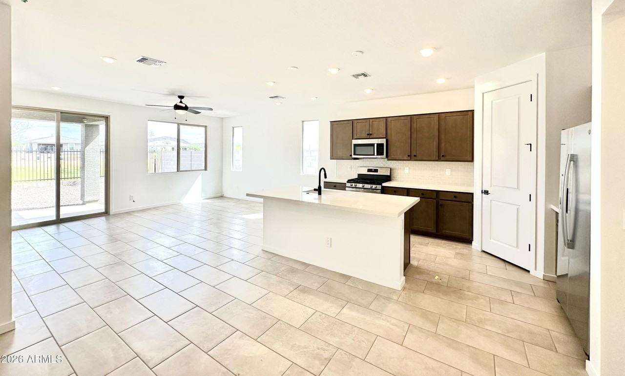 15598 W Hackamore Dr - Photo 3 of 21
