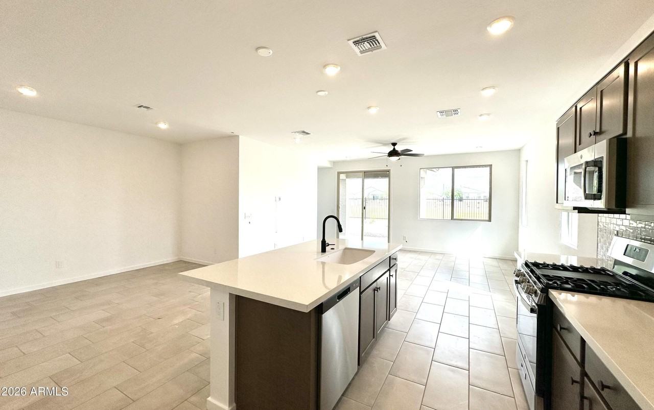 15598 W Hackamore Dr - Photo 5 of 21