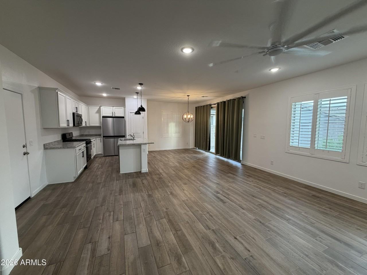 2086 N Marketside Ave - Photo 3 of 23