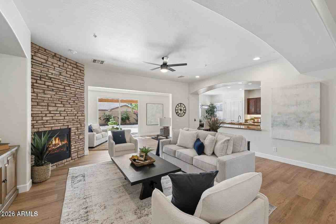 16195 W Glenrosa Ave - Photo 3 of 33