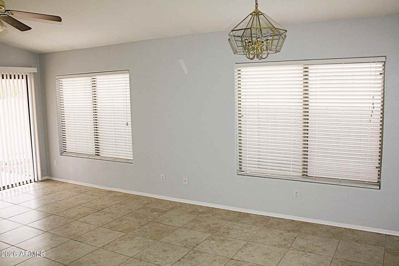 13232 W Desert Ln - Photo 2 of 27