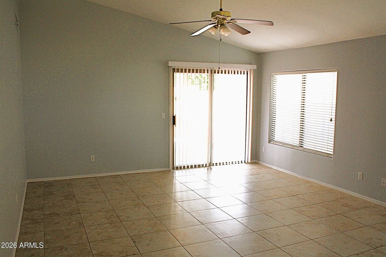 13232 W Desert Ln - Photo 3 of 27
