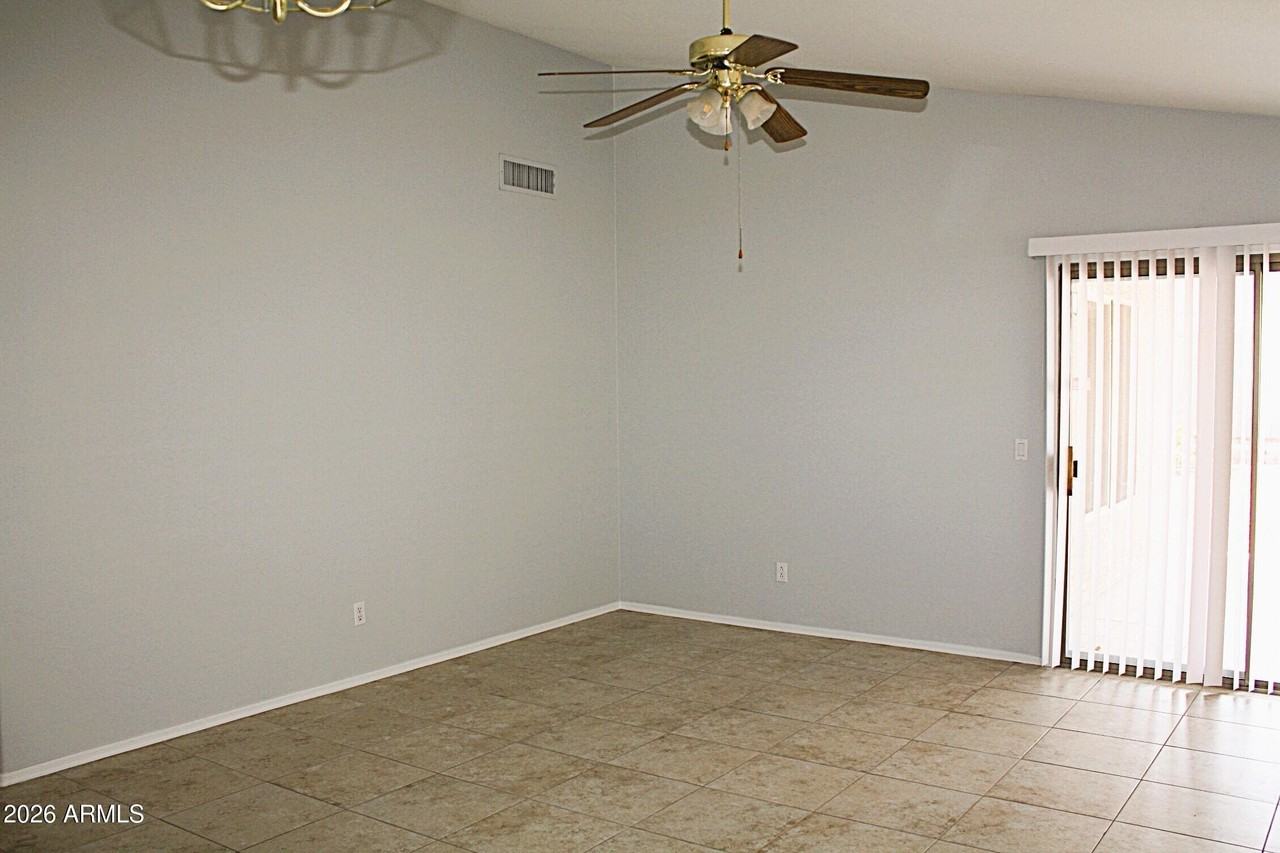 13232 W Desert Ln - Photo 4 of 27