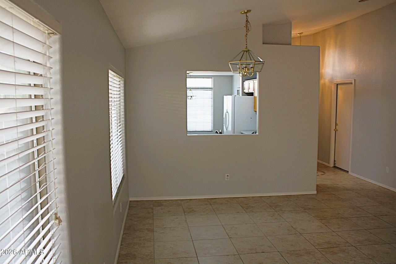 13232 W Desert Ln - Photo 5 of 27